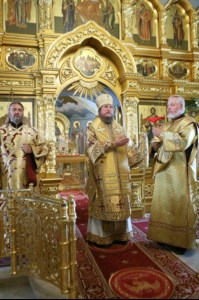 Епископ Пахомий совершил Божественную литургию в Свято-Троицком кафедральном соборе Саратова