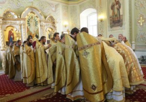 Божественная литургия и молебен у мощей святого равноапостольного князя Владимира в Покровском храме г.Саратова
