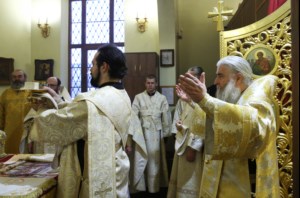 Божественная литургия на Архиерейском подворье — храме во имя преподобного Серафима Саровского г.Саратова