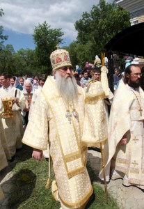Божественная литургия в саратовском храме святителя Луки Исповедника, архиепископа Симферопольского
