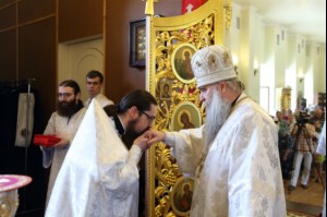 Божественная литургия и панихида на Архиерейском подворье – храме во имя преподобного Серафима Саровского г.Саратова