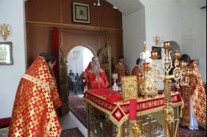 Божественная литургия на Архиерейском подворье — храме в честь иконы Божией Матери «Утоли моя печали» г.Саратова