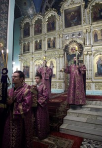 Всенощное бдение c Чином Воздвижения Креста в храме в честь Сошествия Святого Духа города Саратова