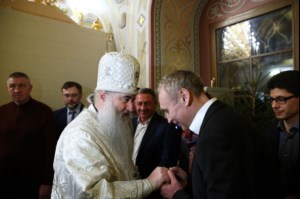 Рождественская Божественная литургия в Свято-Троицком кафедральном соборе Саратова