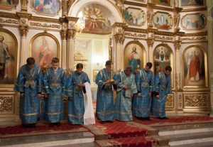 Всенощное бдение в храме в честь Покрова Пресвятой Богородицы г.Саратова