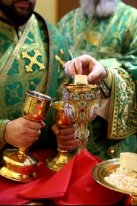 Божественная литургия на Архиерейском подворье — храме во имя преподобного Серафима Саровского г.Саратова