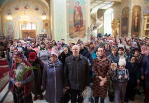 Божественная литургия в храме в честь Покрова Пресвятой Богородицы г.Саратова