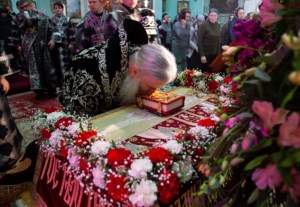 Вечерня с выносом Плащаницы Спасителя в храме в честь Сошествия Святого Духа города Саратова