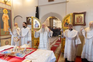 Божественная литургия в Свято-Никольском мужском монастыре г. Саратова