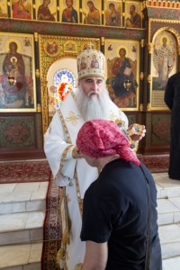 Божественная литургия на Архиерейском подворье — в храме в честь иконы Божией Матери «Утоли моя печали» г. Саратова