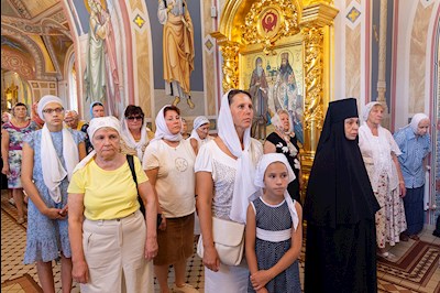 Божественная литургия в Свято-Троицком кафедральном соборе г. Саратова
