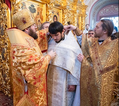 Митрополит Игнатий совершил Божественную литургию в Свято-Троицком кафедральном соборе г. Саратова