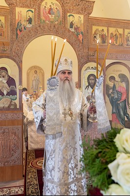 Божественная литургия в храме во имя святого праведного Лазаря Четверодневного на Новоелшанском кладбище г. Саратова
