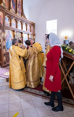 Митрополит Игнатий совершил Божественную литургию в храме святителя Николая Японского г. Саратова