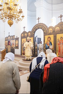 Митрополит Игнатий совершил Божественную литургию в Петропавловском храме г. Саратова