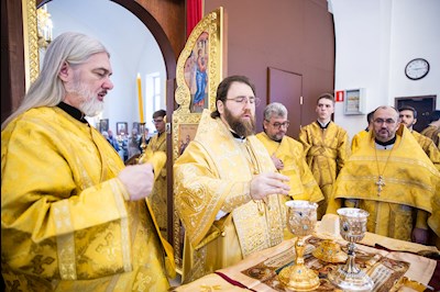 Митрополит Игнатий совершил Божественную литургию в храме во имя святителя Николая Японского г. Саратова