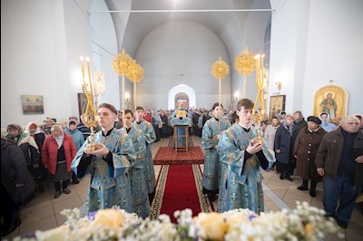 Митрополит Игнатий совершил Божественную литургию в Покровском храме г. Петровска