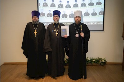Митрополит Игнатий вручил дипломы выпускникам СПДС