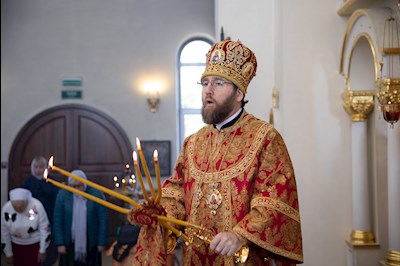 Митрополит Игнатий совершил Божественную литургию пасхальным чином в храме святого пророка Илии п. Сенной Вольского района