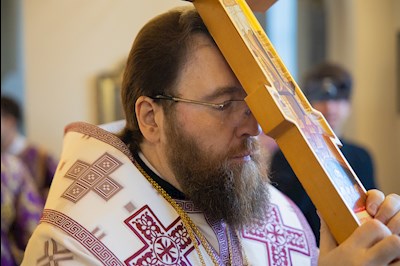 Митрополит Игнатий совершил всенощное бдение с чином выноса Креста в Свято-Троицком кафедральном соборе г. Вольска