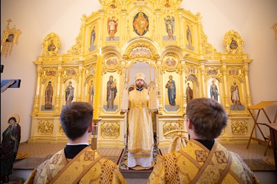 Митрополит Игнатий совершил Божественную литургию в Свято-Никольском храме с. Октябрьский Городок