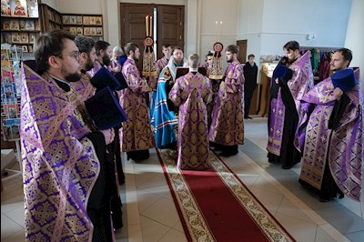 Митрополит Игнатий совершил всенощное бдение с чином воздвижения Креста в кафедральном соборе Живоначальной Троицы г. Вольска