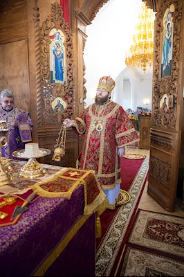 Митрополит Игнатий совершил Божественную литургию в храме Новомучеников и исповедников Саратовских г. Саратова