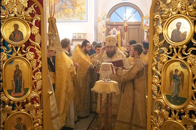 Митрополит Игнатий совершил Великое освящение храма святителя и Чудотворца Николая села Долгий Буерак Гагаринского района г. Саратова и Божественную литургию в новоосвященном храме