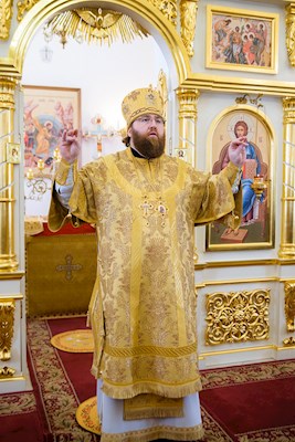 Митрополит Игнатий совершил Божественную литургию в Трехсвятительском храме г. Саратова