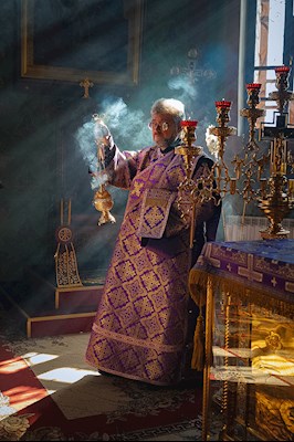 Митрополит Игнатий совершил Божественную литургию в Крестовоздвиженском храме г. Хвалынска