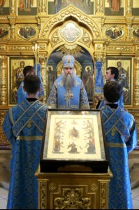 Божественная литургия в Свято-Троицком соборе Саратова