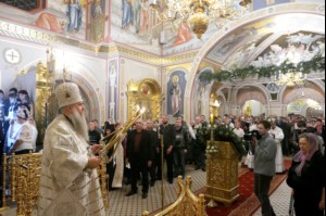 Митрополит Лонгин совершил Рождественское ночное богослужение