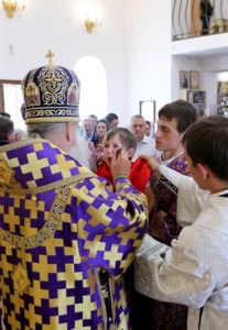 Божественная литургия в храме во имя святителей Василия Великого, Григория Богослова, Иоанна Златоуста г. Саратова
