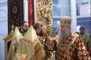 Божественная литургия в храме во имя Всех Святых, в земле Российской просиявших г. Саратова