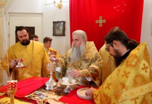 Божественная литургия на Архиерейском подворье — храме во имя святого апостола и евангелиста Иоанна Богослова при Саратовской православной духовной семинарии