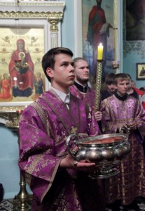 Всенощное бдение c Чином Воздвижения Креста в храме в честь Сошествия Святого Духа города Саратова