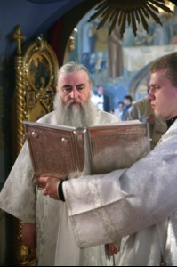 Митрополит Лонгин совершил Крещальную Литургию