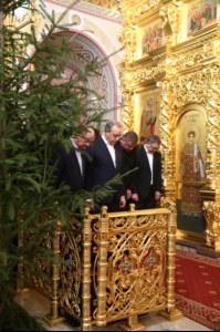 Митрополит Лонгин совершил Рождественское ночное богослужение