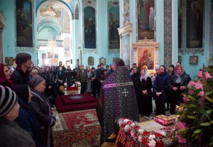 Вечерня с выносом Плащаницы Спасителя в храме в честь Сошествия Святого Духа города Саратова