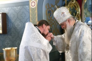 Крещальная литургия в Свято-Троицком соборе Саратова
