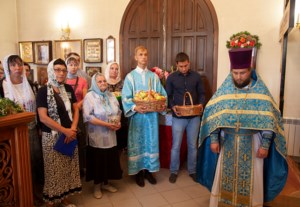 Божественная литургия в храме в честь Владимирской иконы Божией Матери с. Багаевка Саратовского района