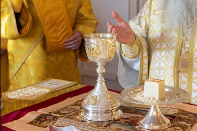 Божественная литургия в храме святых Царственных страстотерпцев п. Дубки Саратовского района