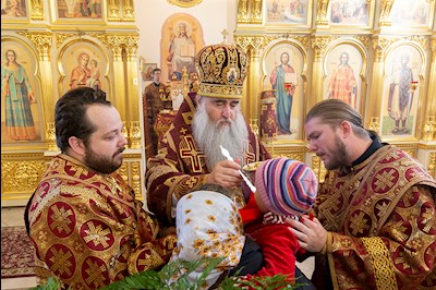 Божественная литургия в храме во имя святого благоверного князя Михаила Черниговского и боярина его Феодора на Увекском кладбище г. Саратова