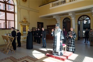Литургия Преждеосвященных Даров на Архиерейском подворье — в храме святого апостола и евангелиста Иоанна Богослова