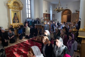 Литургия Преждеосвященных Даров, малое повечерие и утреня Великого Четвертка на Архиерейском подворье — в храме во имя святых равноапостольных Мефодия и Кирилла при СГУ
