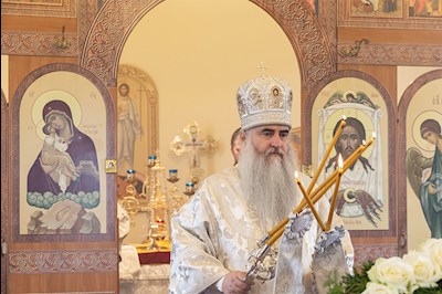 Божественная литургия в храме во имя святого праведного Лазаря Четверодневного на Новоелшанском кладбище г. Саратова