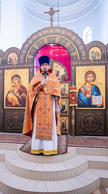 Митрополит Игнатий совершил Божественную литургию в Петропавловском храме Саратова
