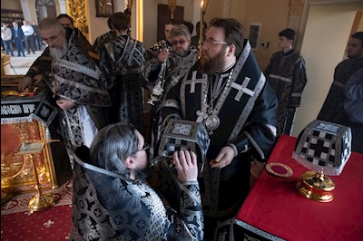 Митрополит Игнатий совершил вечернюю Литургию Преждеосвященных Даров в храме во имя святого апостола и евангелиста Иоанна Богослова при Саратовской православной духовной семинарии