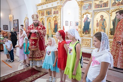 Митрополит Игнатий совершил Божественную литургию в храме Святых Царственных страстотерпцев поселка Дубки