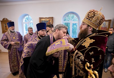 Митрополит Игнатий совершил всенощное бдение в храме в честь иконы Божией Матери «Скоропослушница» г. Шиханы Вольского района